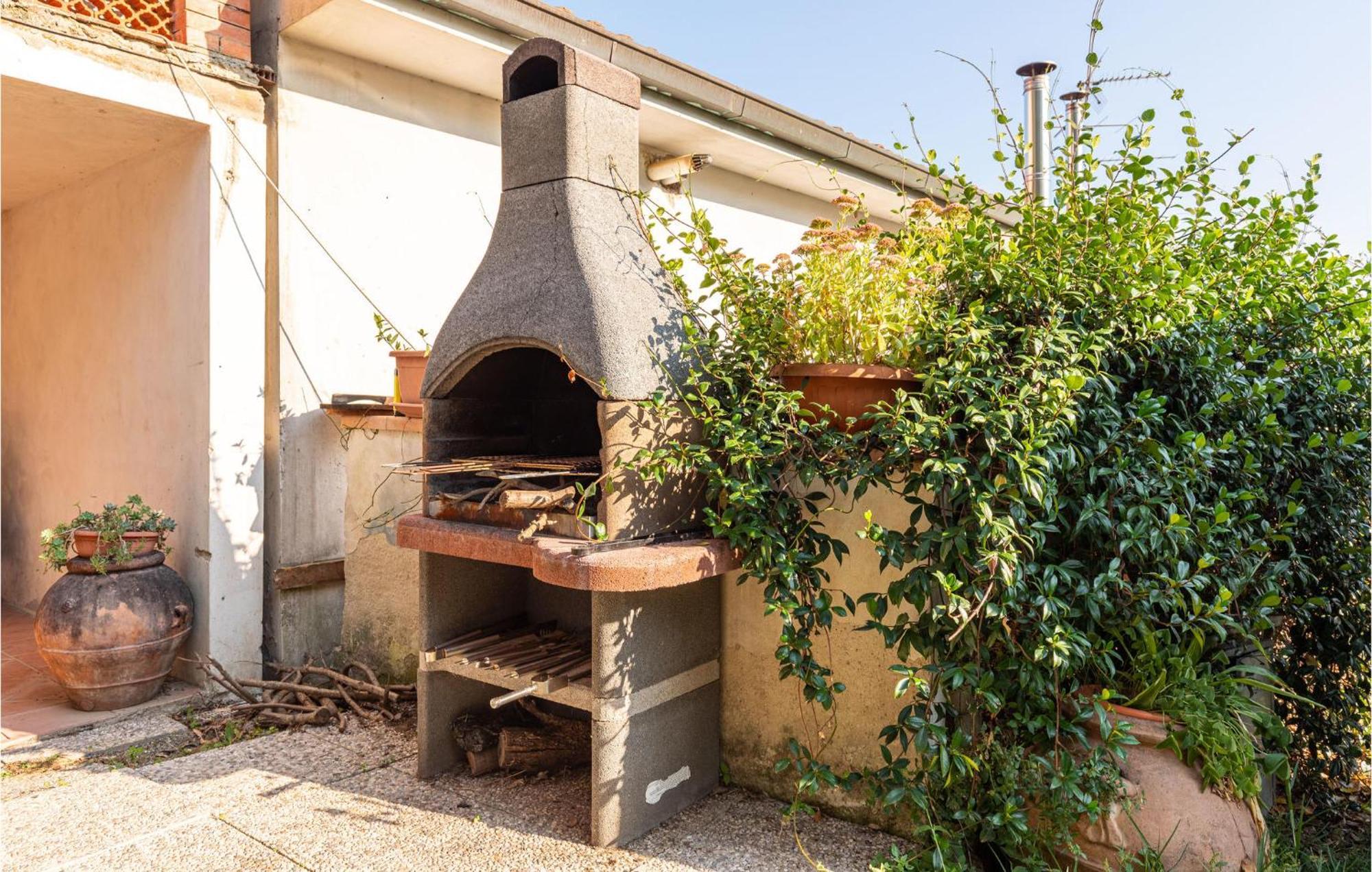 Awesome Home In Marliana With Kitchenette Exteriér fotografie